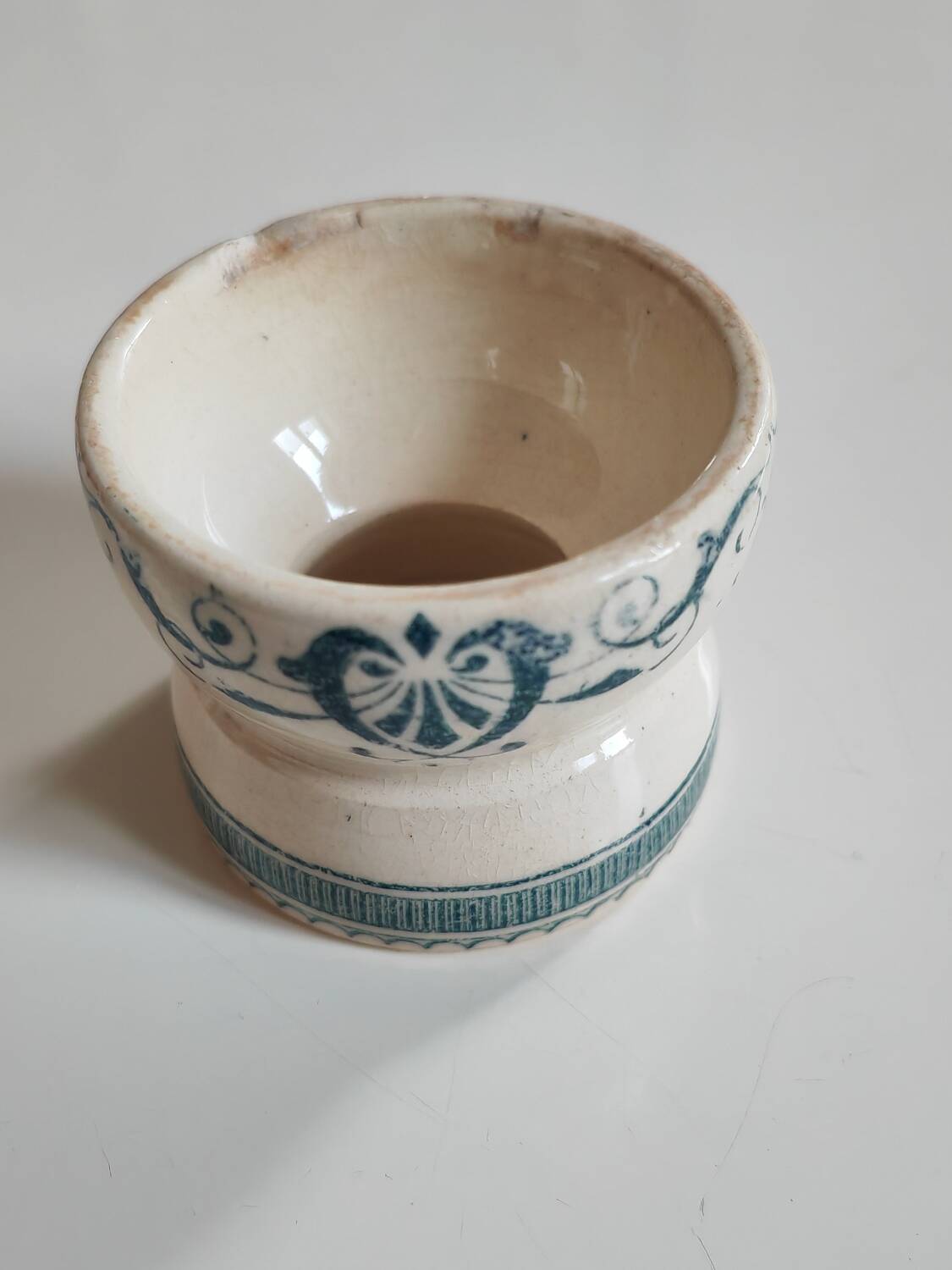 Iron earth egg cup