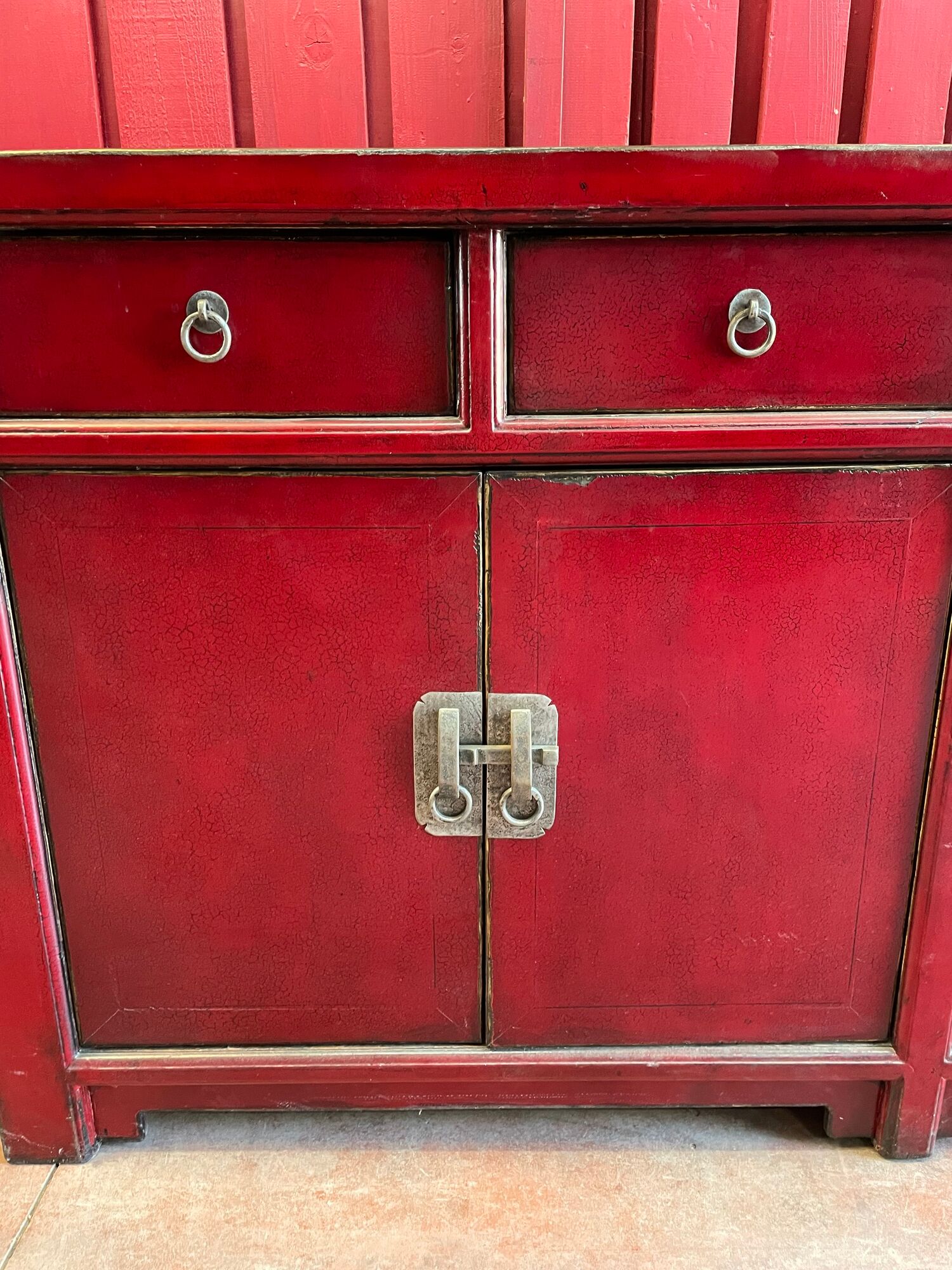 China bahut red lacquered buffet of unusual width 2m60 traditional manufacture