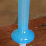 Vase en opaline bleu