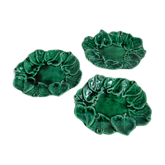 Set of three enamelled, emerald green, leaf-decorated faent cups