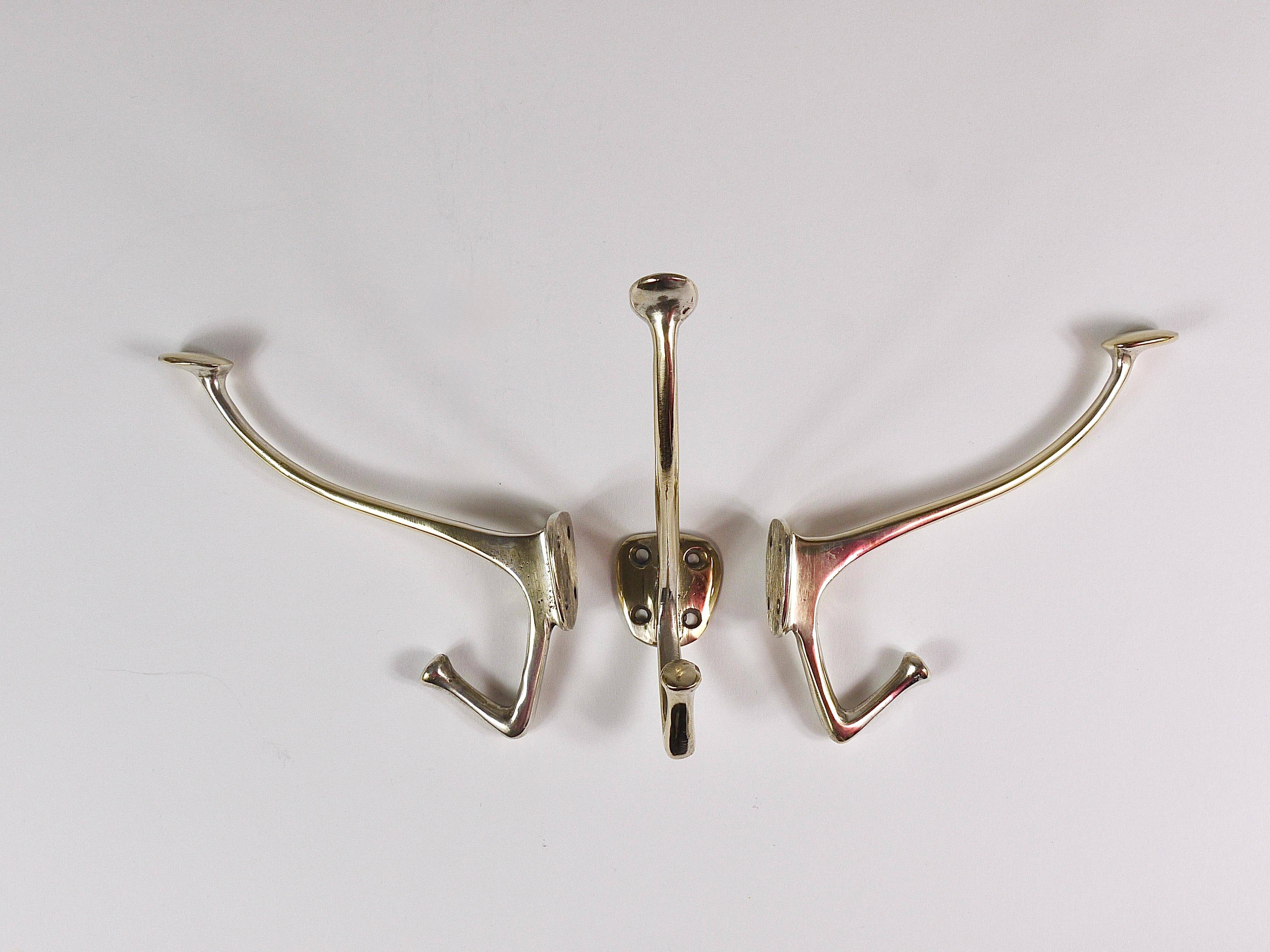Jusqu'à 6 crochets muraux en nickel et laiton Art Nouveau Adolf Loos Café Capua Vienne, années 1900