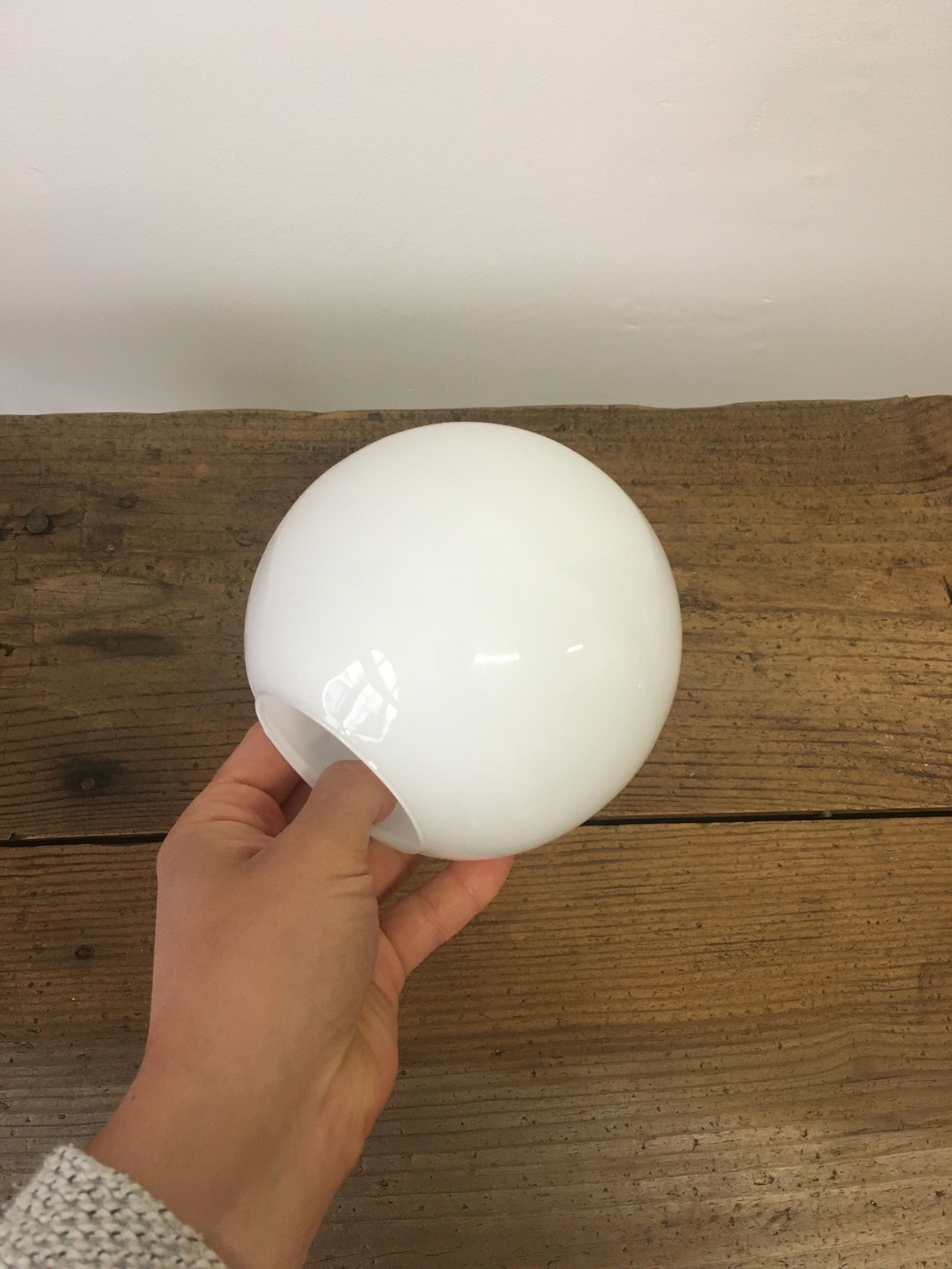 Globe en verre blanc
