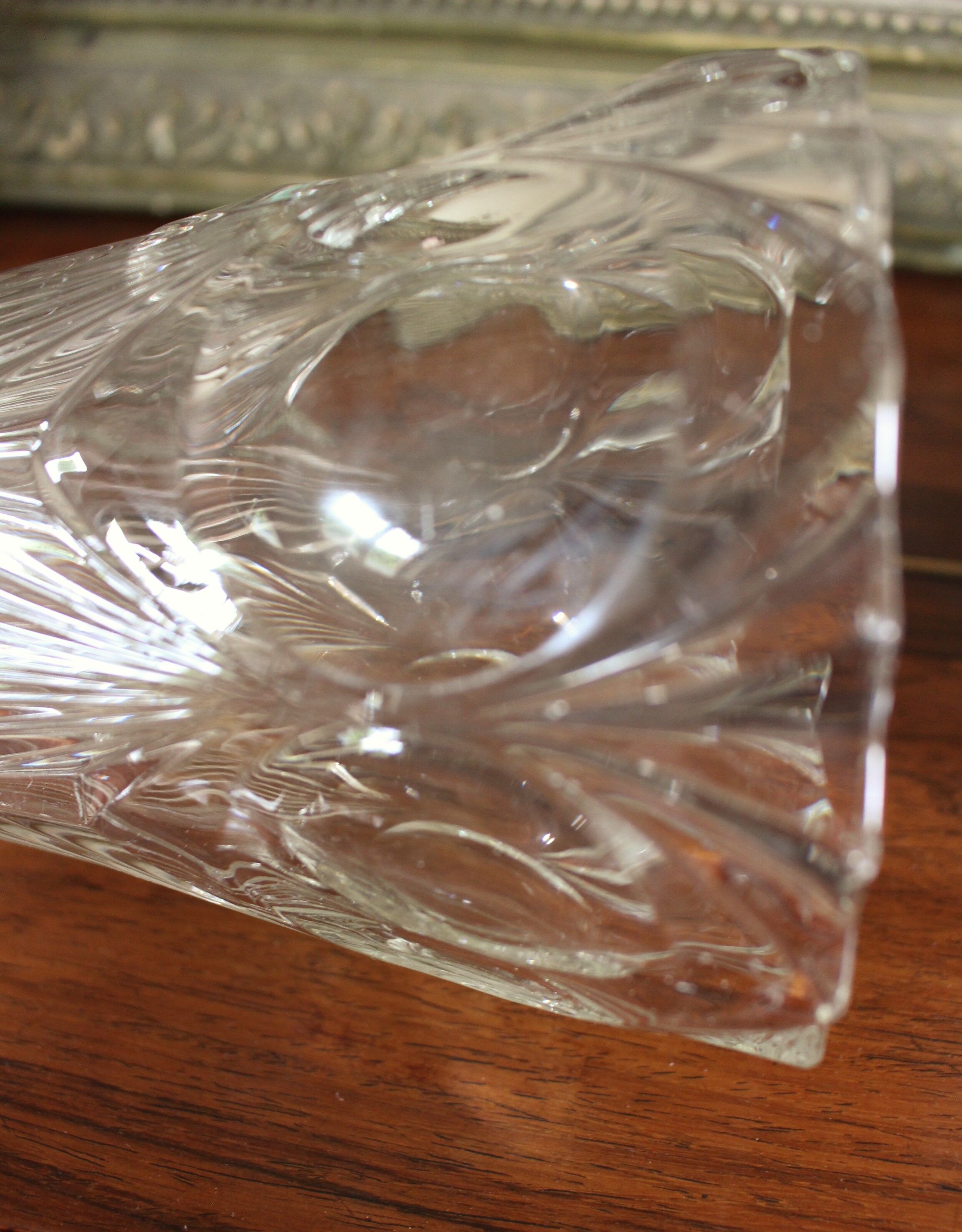 Transparent chiseled glass vase
