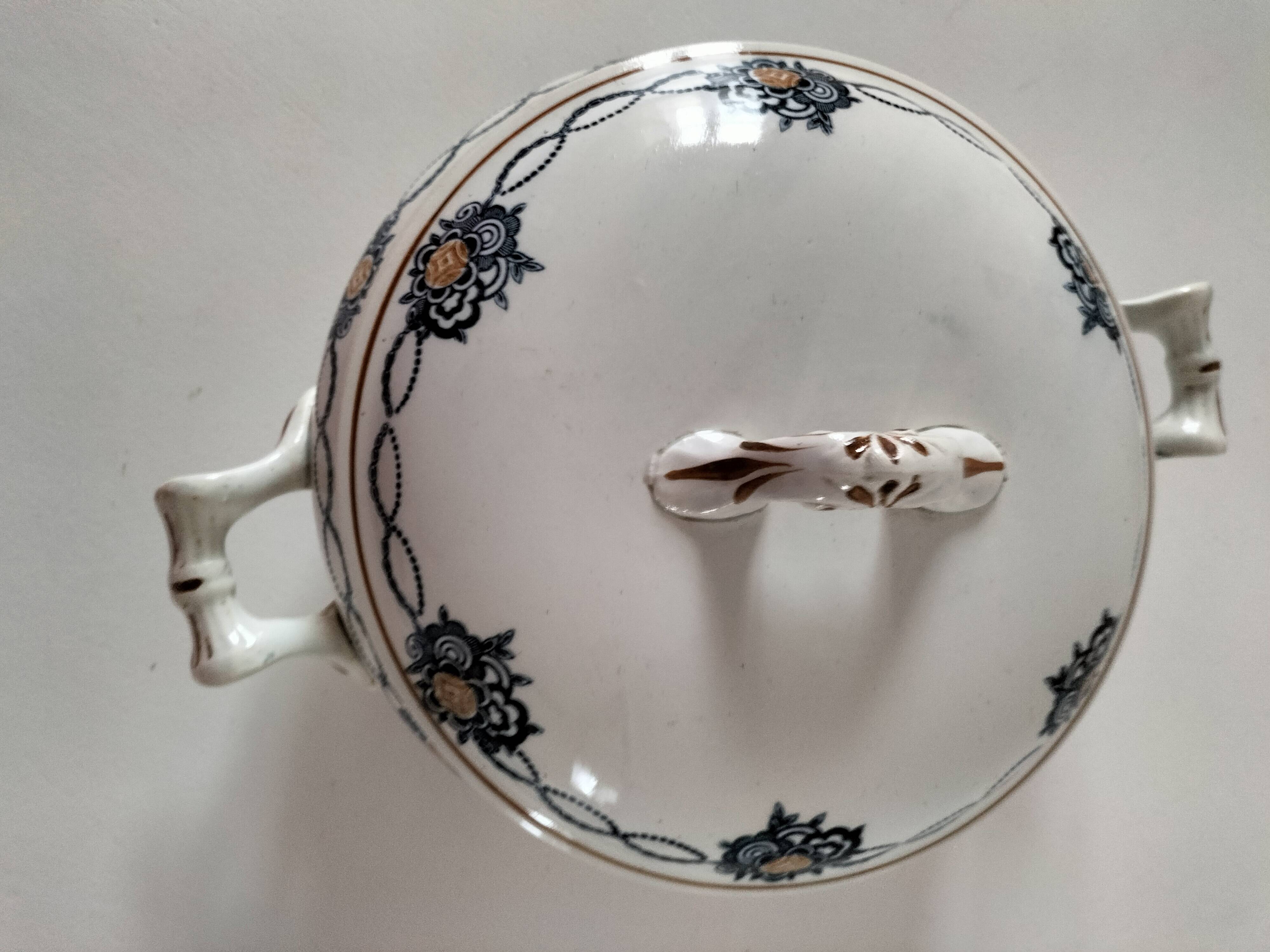 Antique Saint-Amandinoise tureen, blue and ochre decoration 6523, 1900-1920
