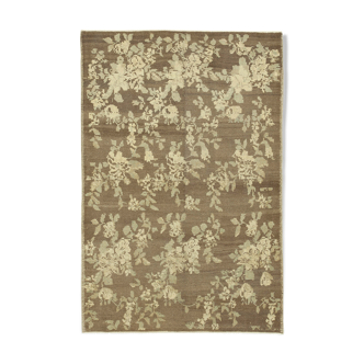 1970s Handwoven Decorative Anatolian Beige Carpet 131 cm x 195 cm