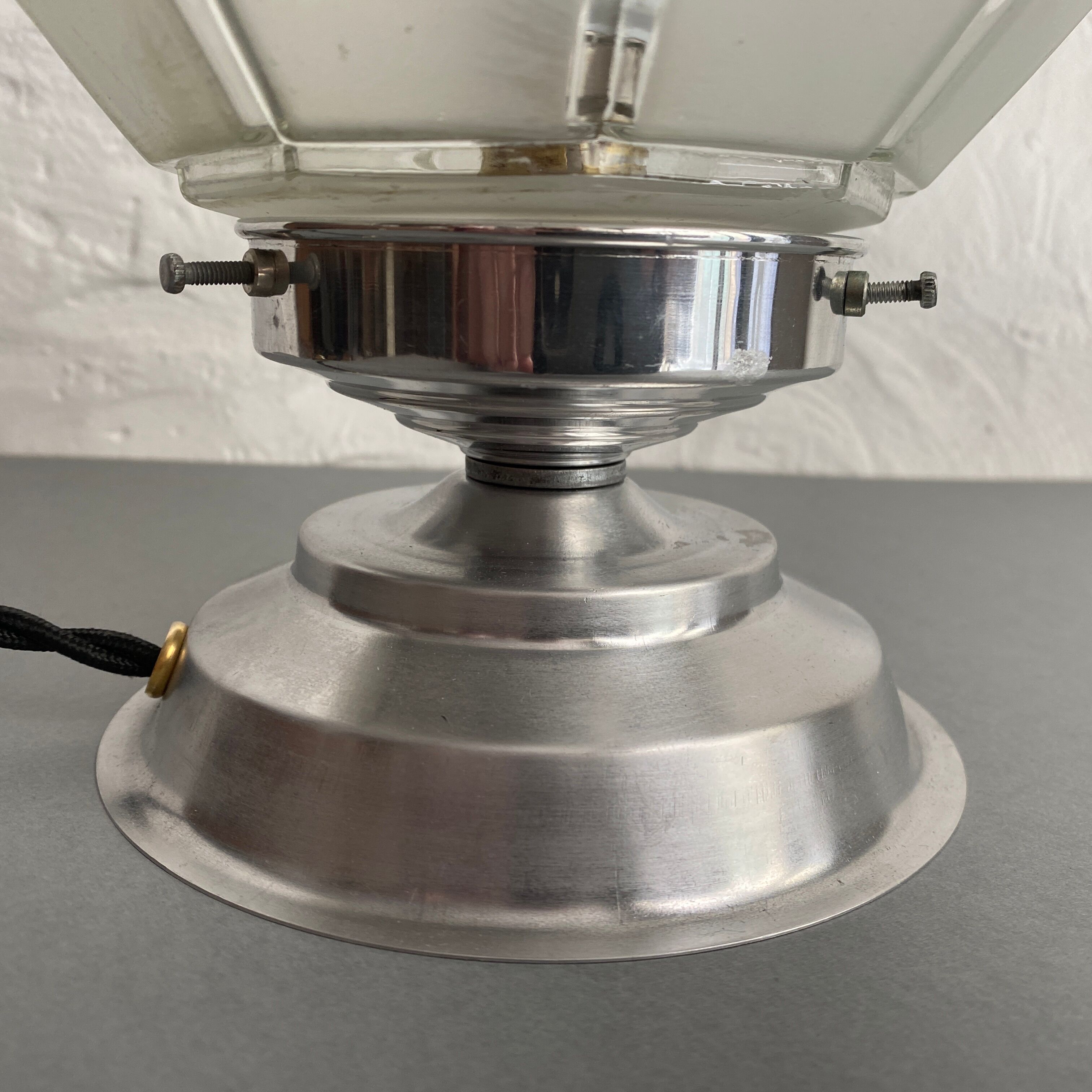 Art-deco bedside lamp