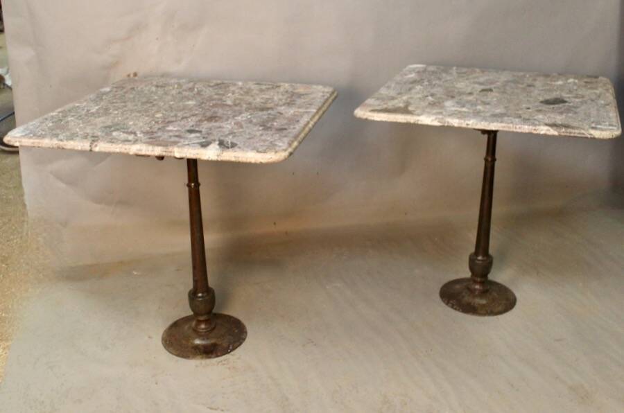 Paire De Tables De Bistrot Piètement Fonte Dessus Marbre