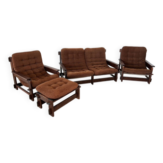 Canapé, deux fauteuils et un ottoman scandinaves, années 60