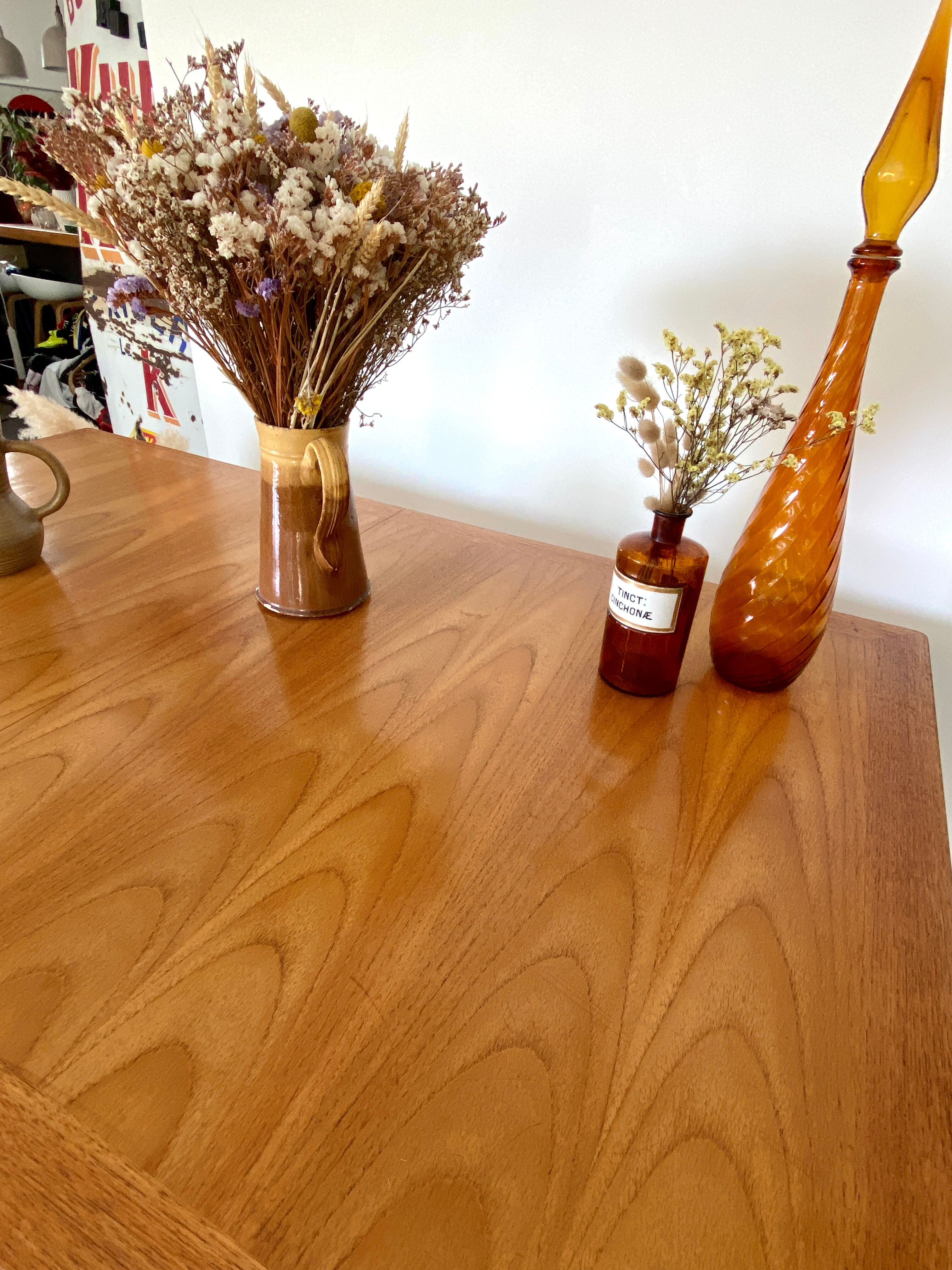 Extendable dining table in NATHAN teak