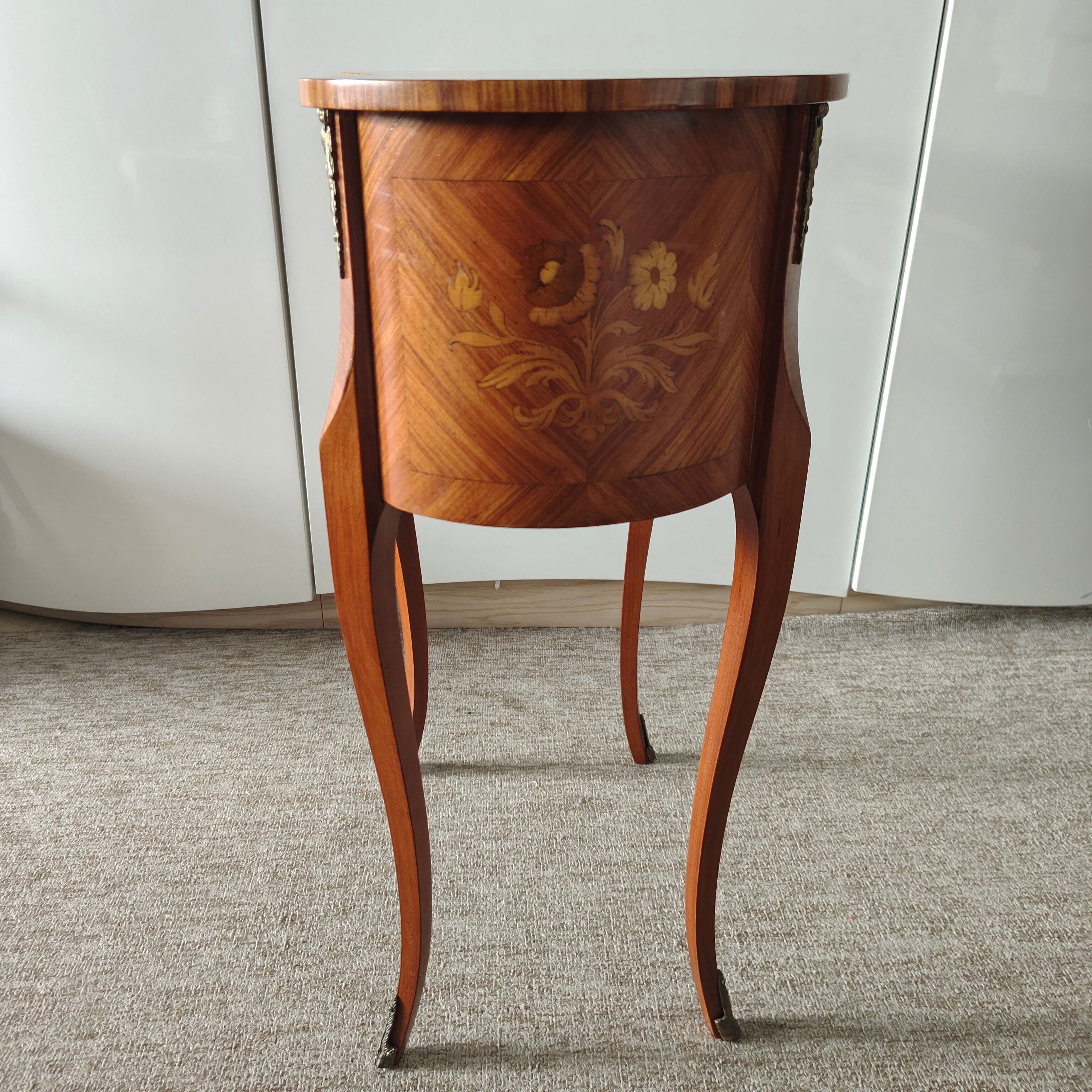 Table de chevet rognon