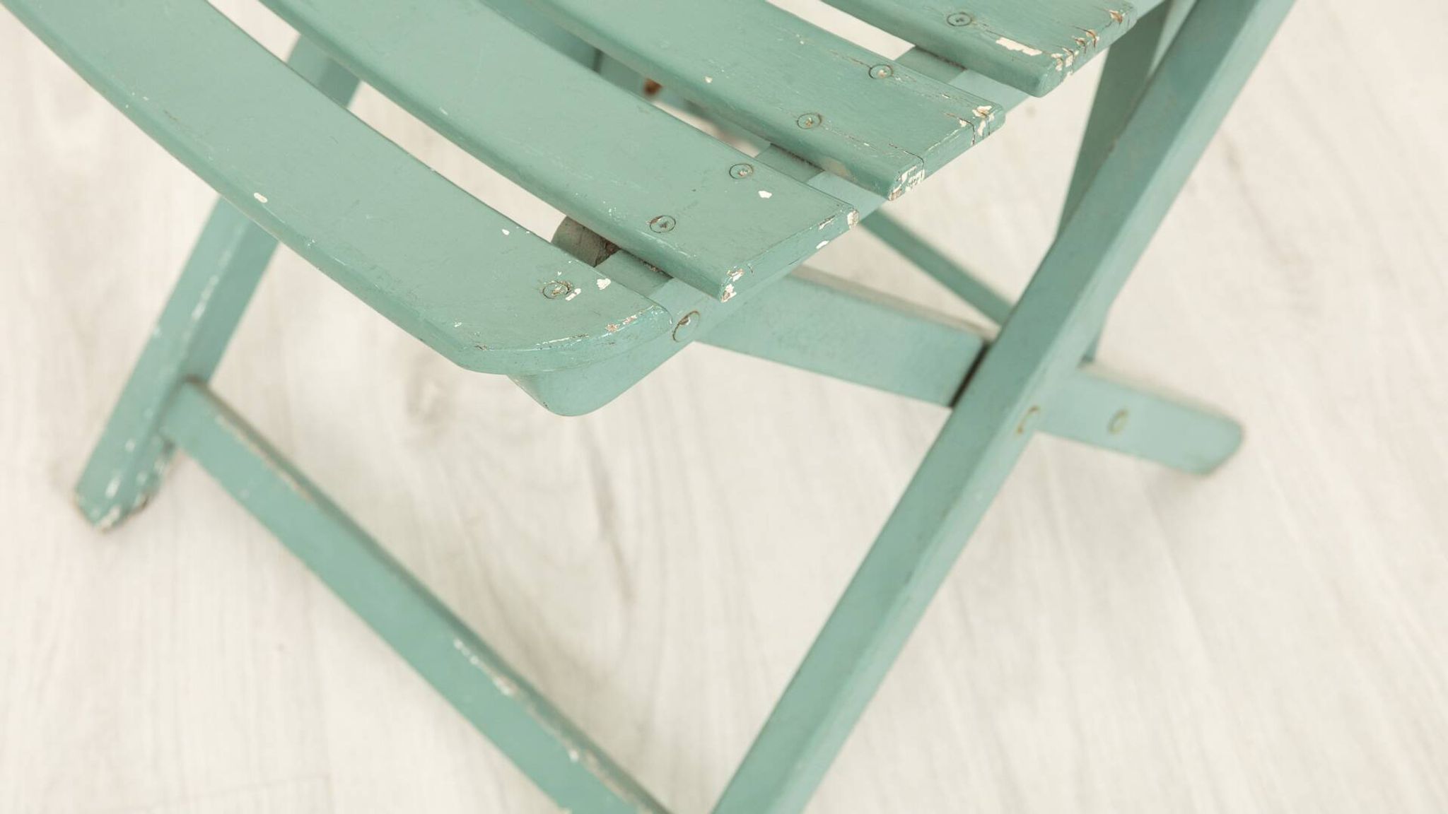 Salon de jardin en bois bleu