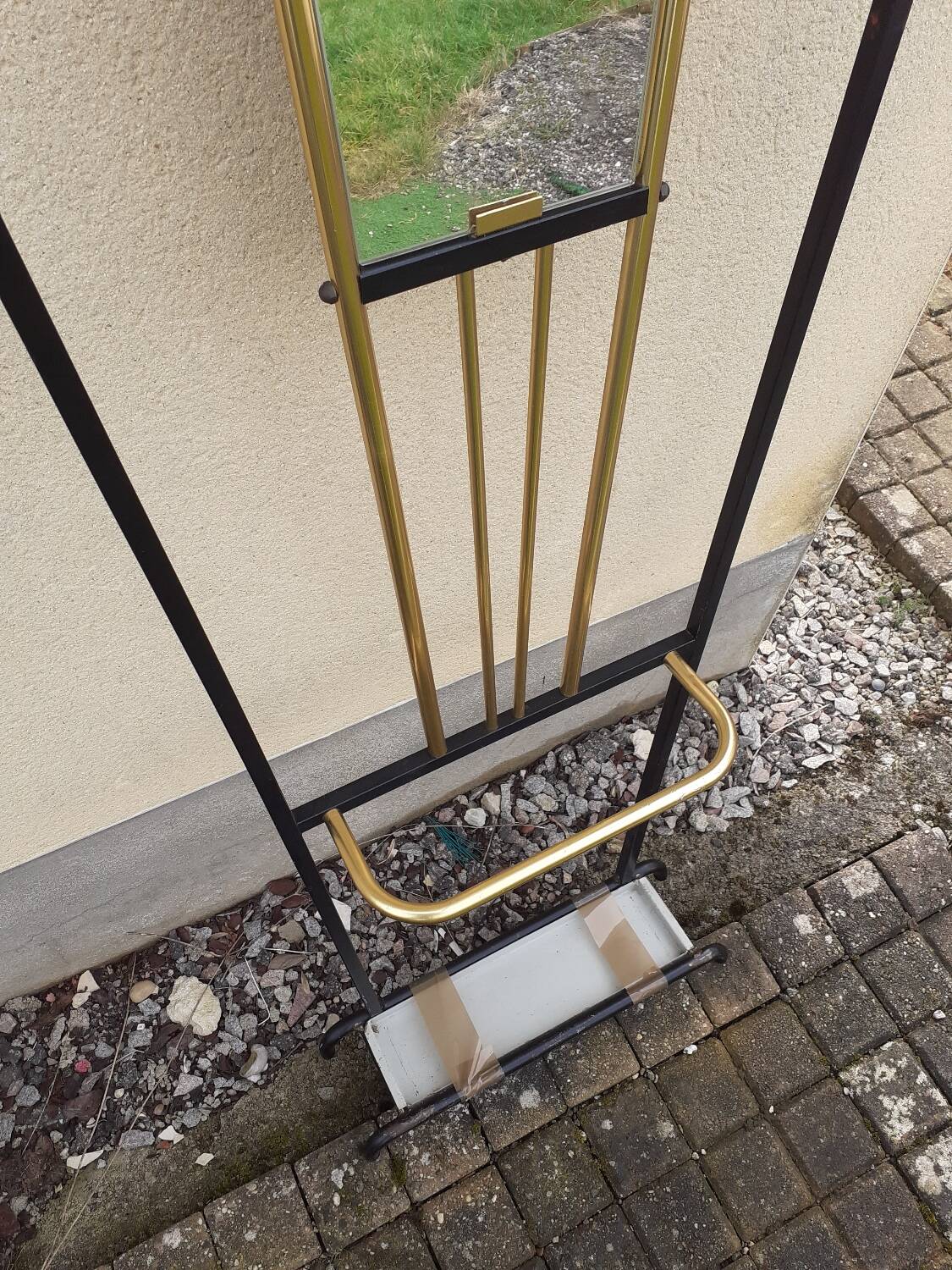 Cloakroom coat rack
