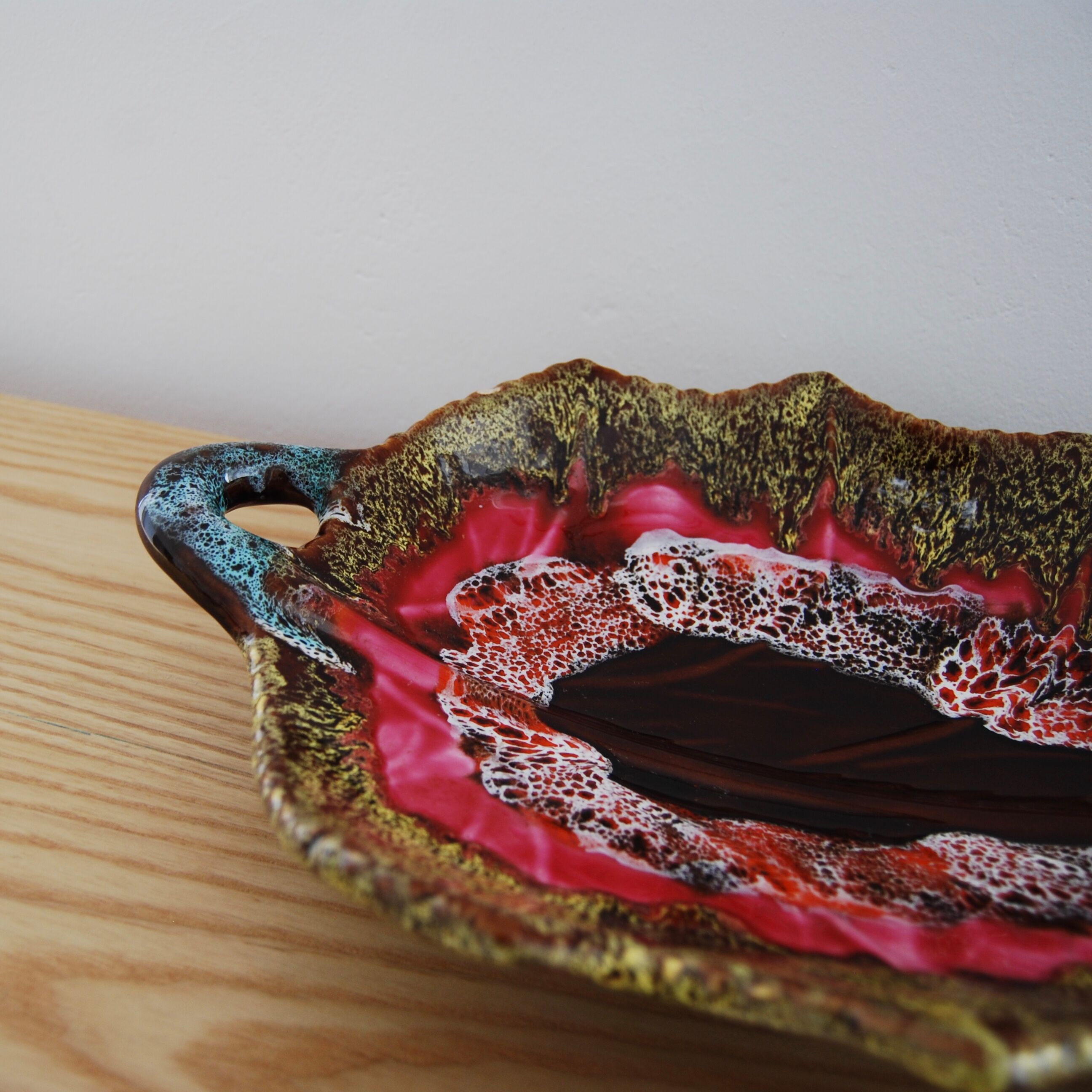 Cut leaf-shaped style Vallauris