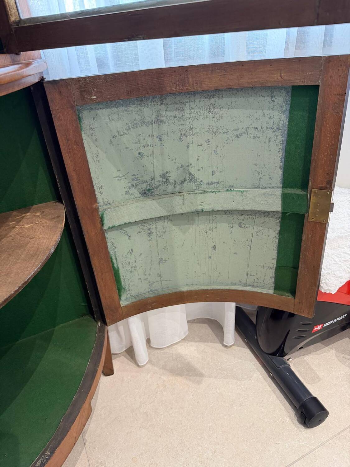 Corner display cabinet