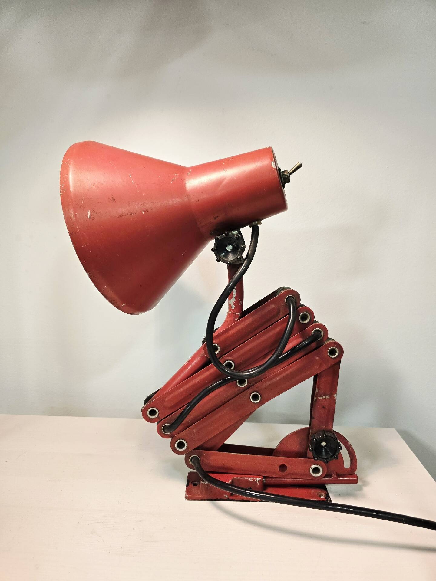 Lampe de bureau/du mur à bras articulé industriel rouge – Lampe de travail en métal réglable