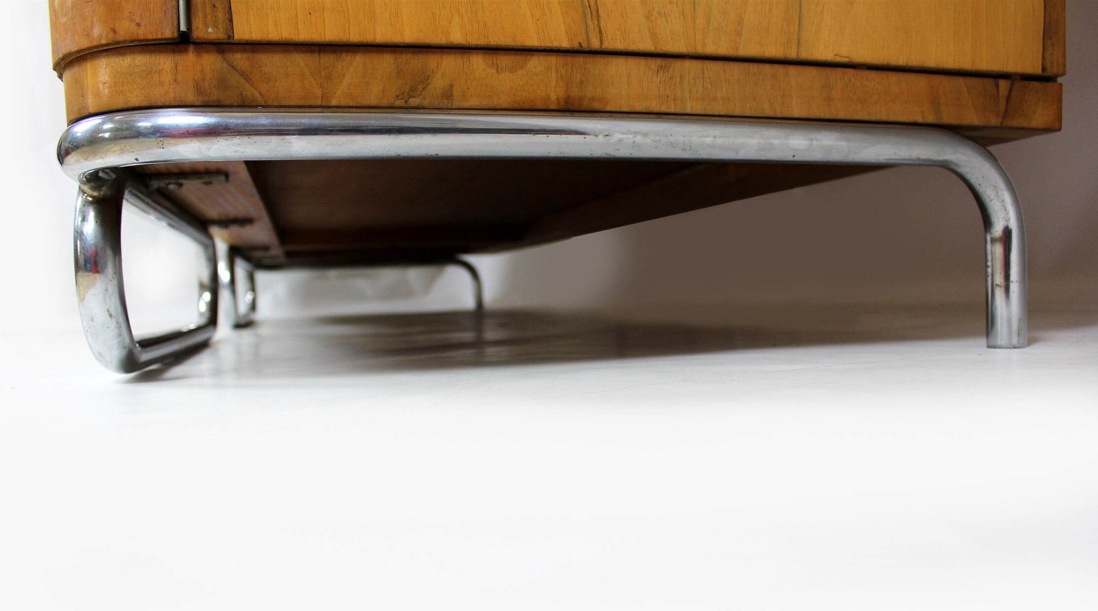 Bauhaus chromed tubular steel wardrobe, 1930s