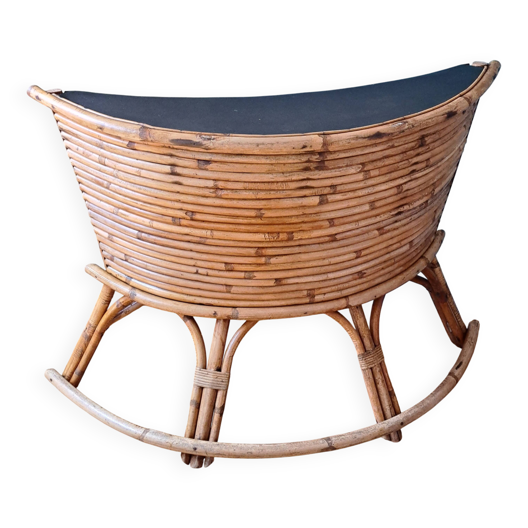Rattan bar