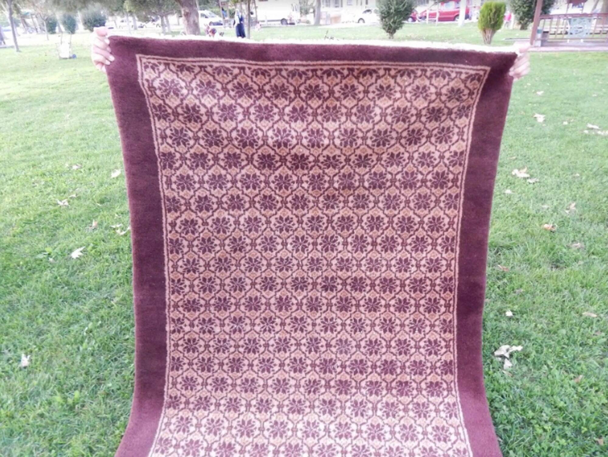 Vintage handmade Turkish rug 115x188 cm