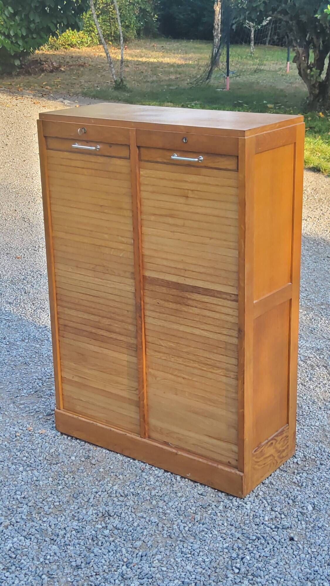 Curtained filing cabinet in golden blond oak 2 columns from the 1950s