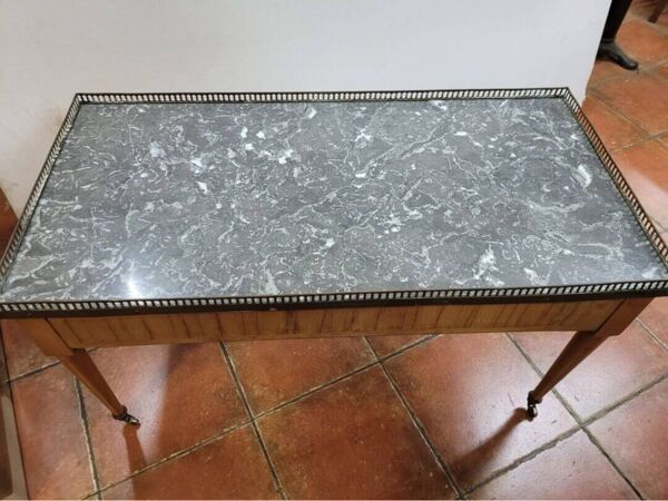 Table basse en merisier style Louis XVI dessus marbre