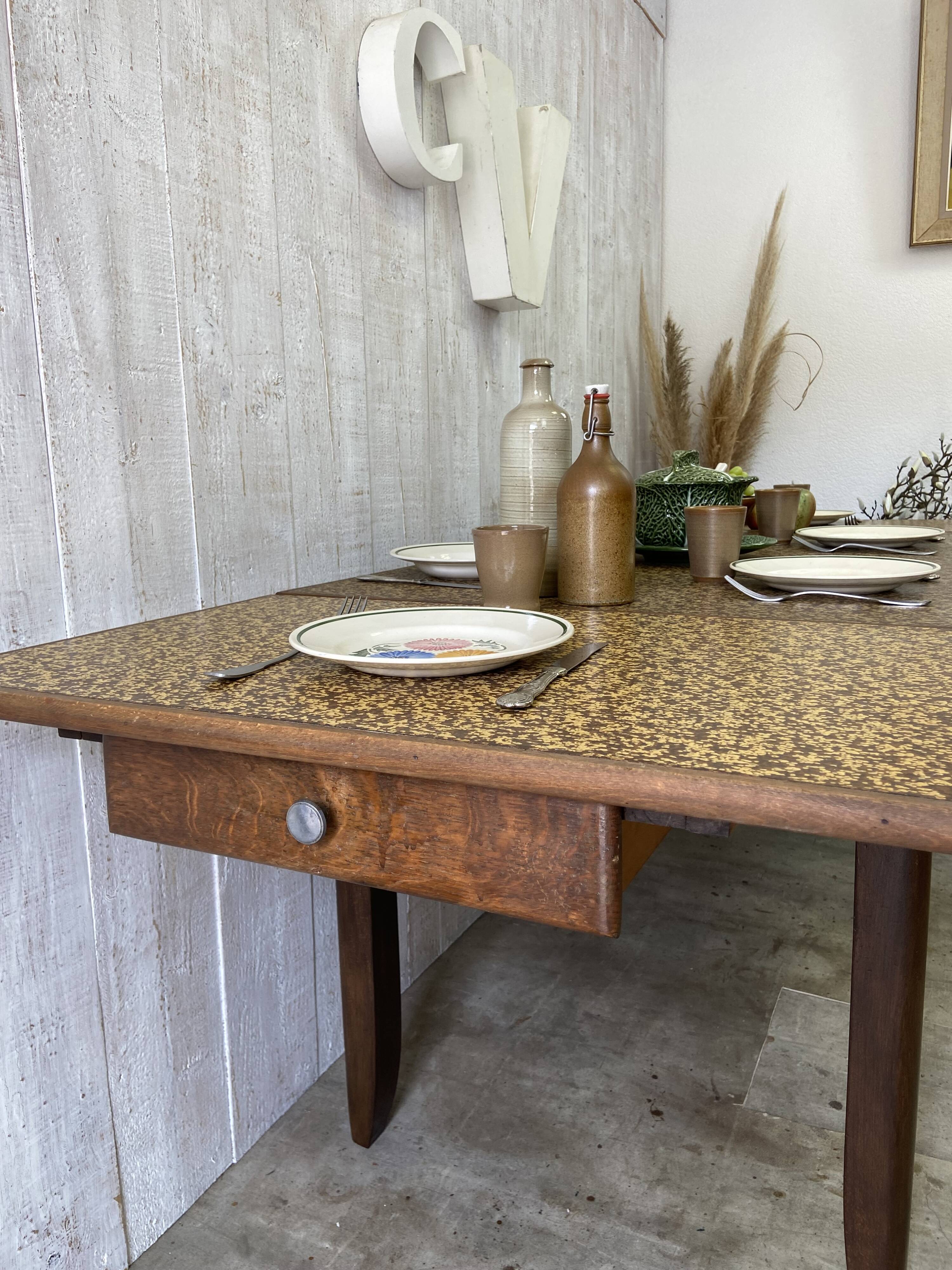 Extendable farm table