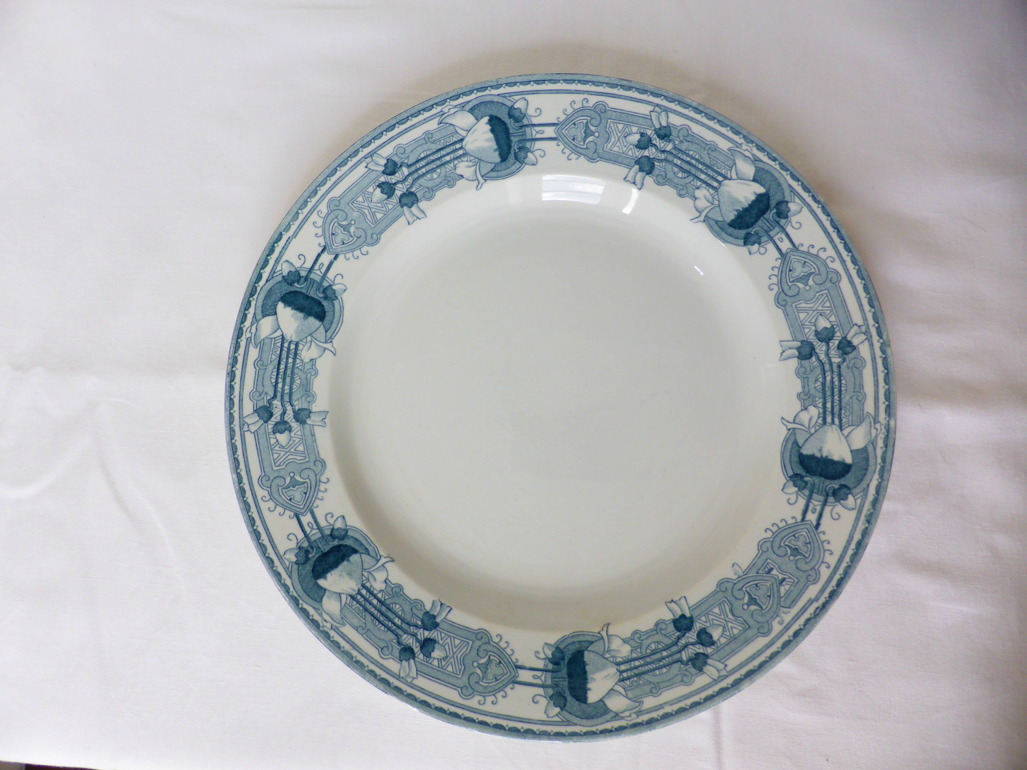 Plat rond vintage de CM&C modèle Massena 220650