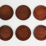 Six assiettes a dessert danoise en teck dont trois marquées Kay Bojesen