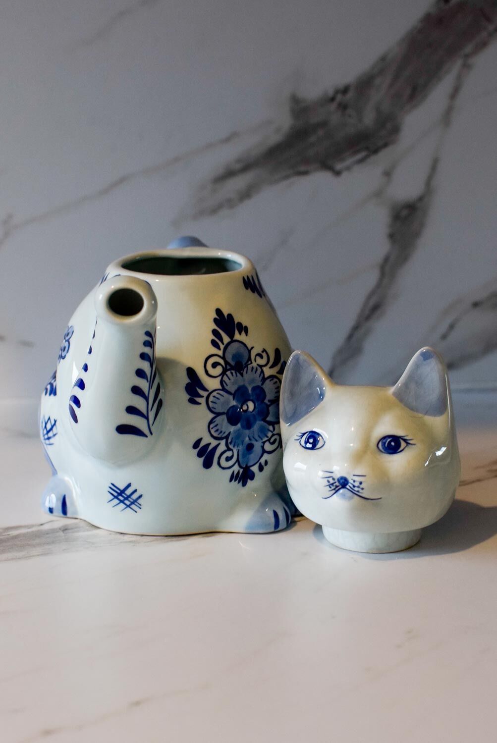 Delfts ceramic cat teapot