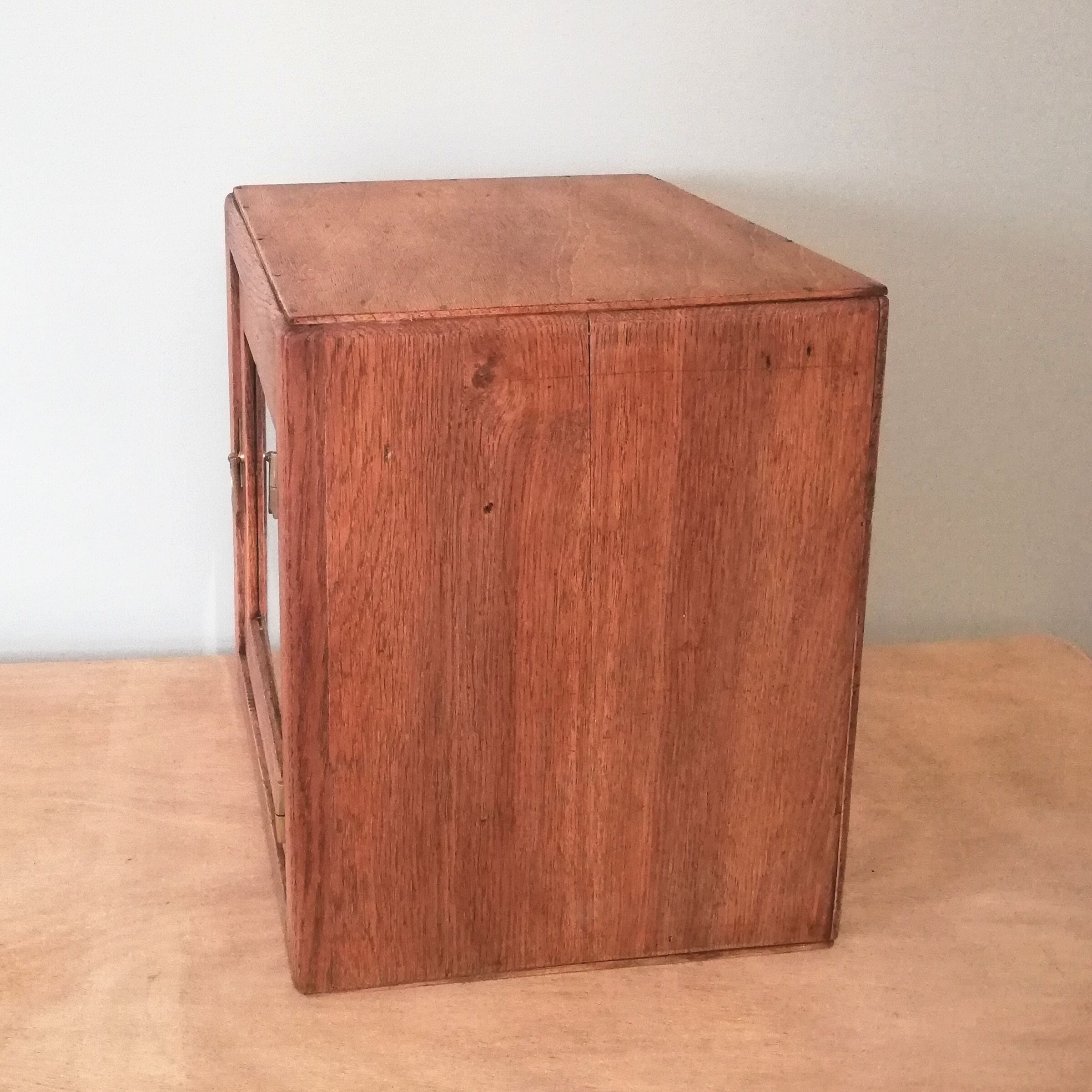 Wall or bevelled glass display case