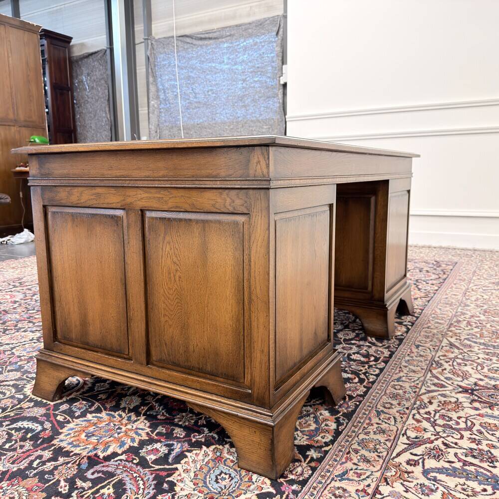 Bureau Chesterfield RAC Classic English