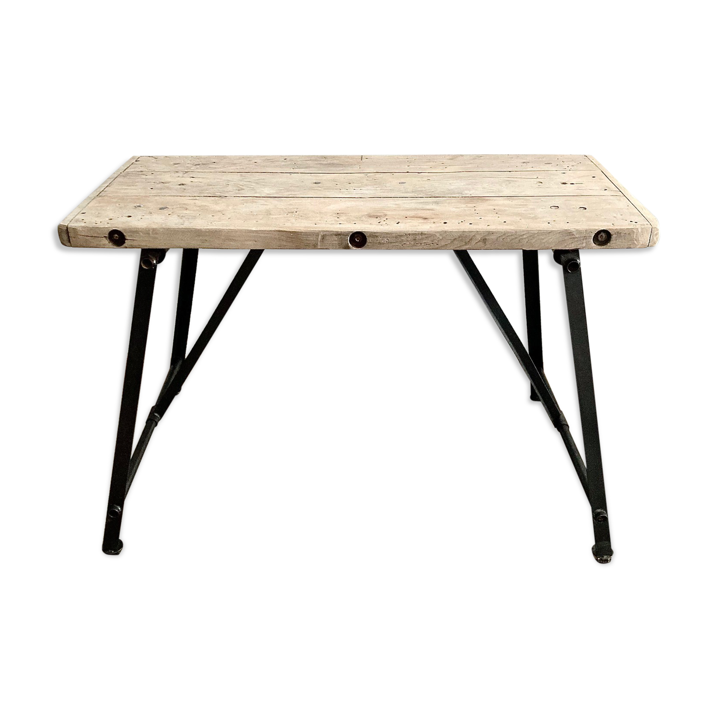 Wooden set and metal legs