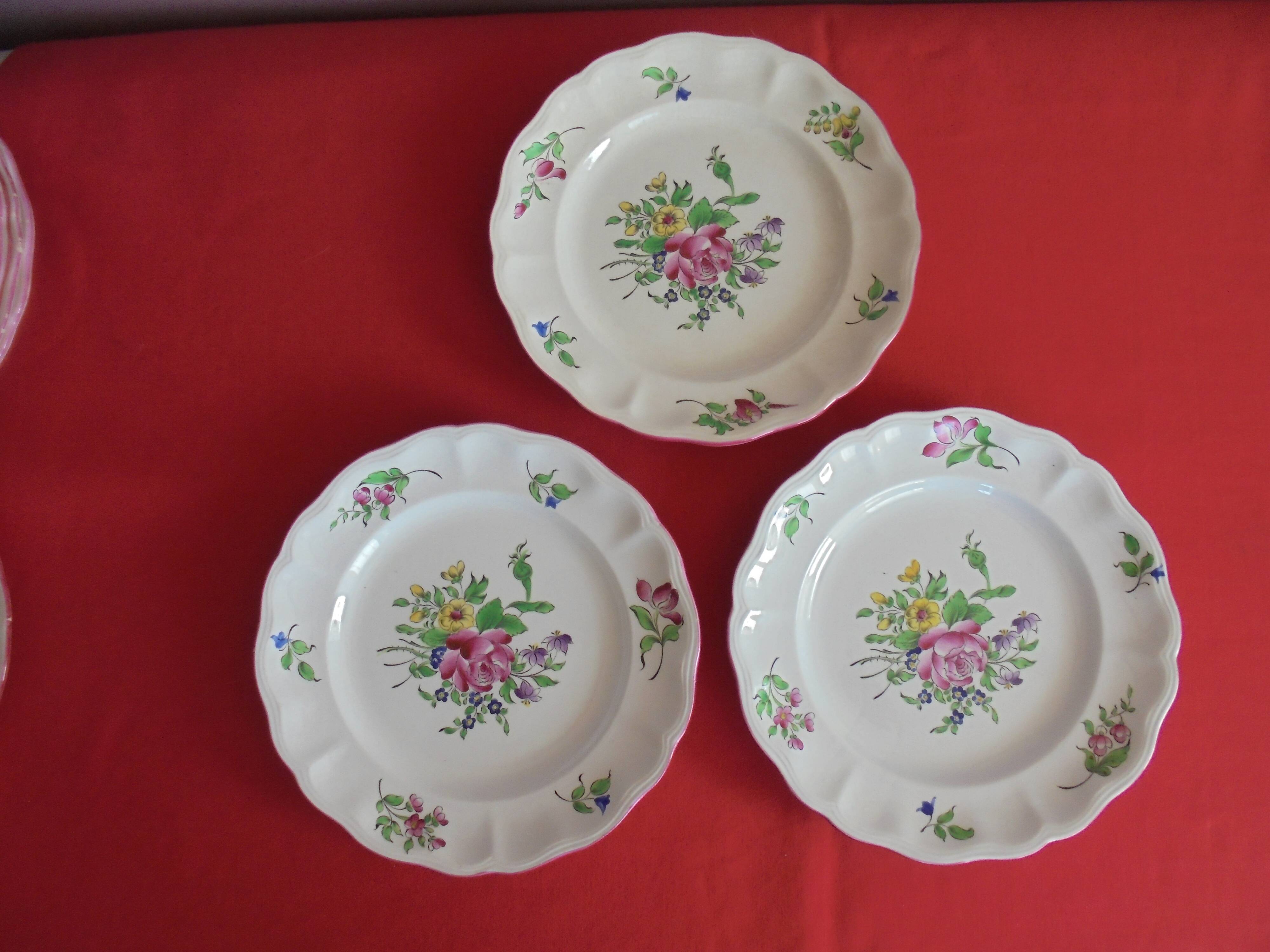 Lot 8 flat plates porcelain of Lunéville Flower patterns