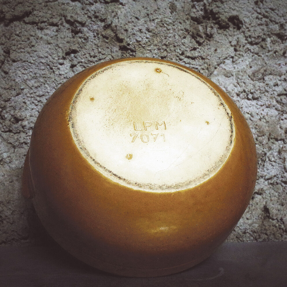Salad bowl in glazed ochre sandstone