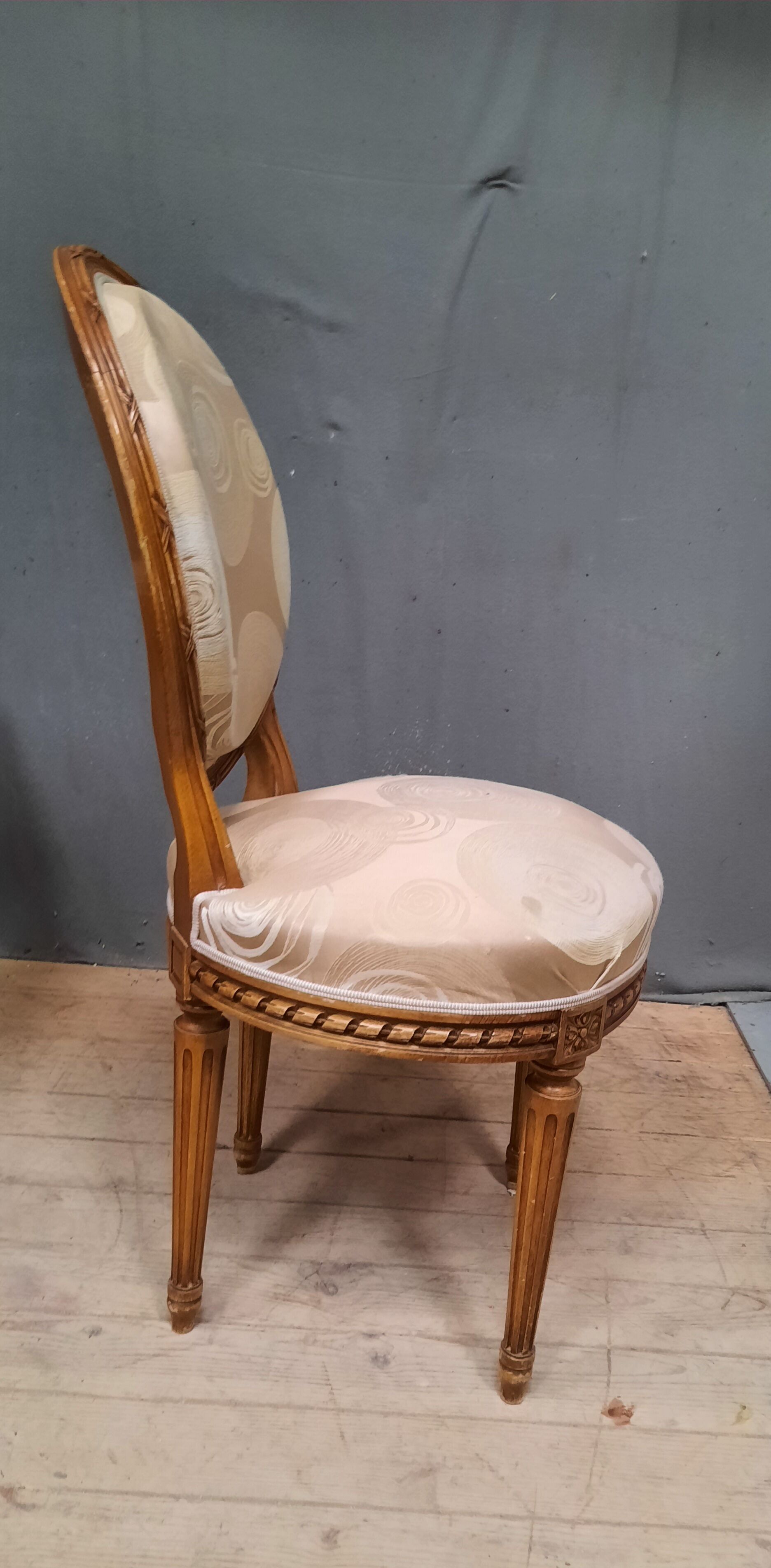 Chaise de style Louis XVI