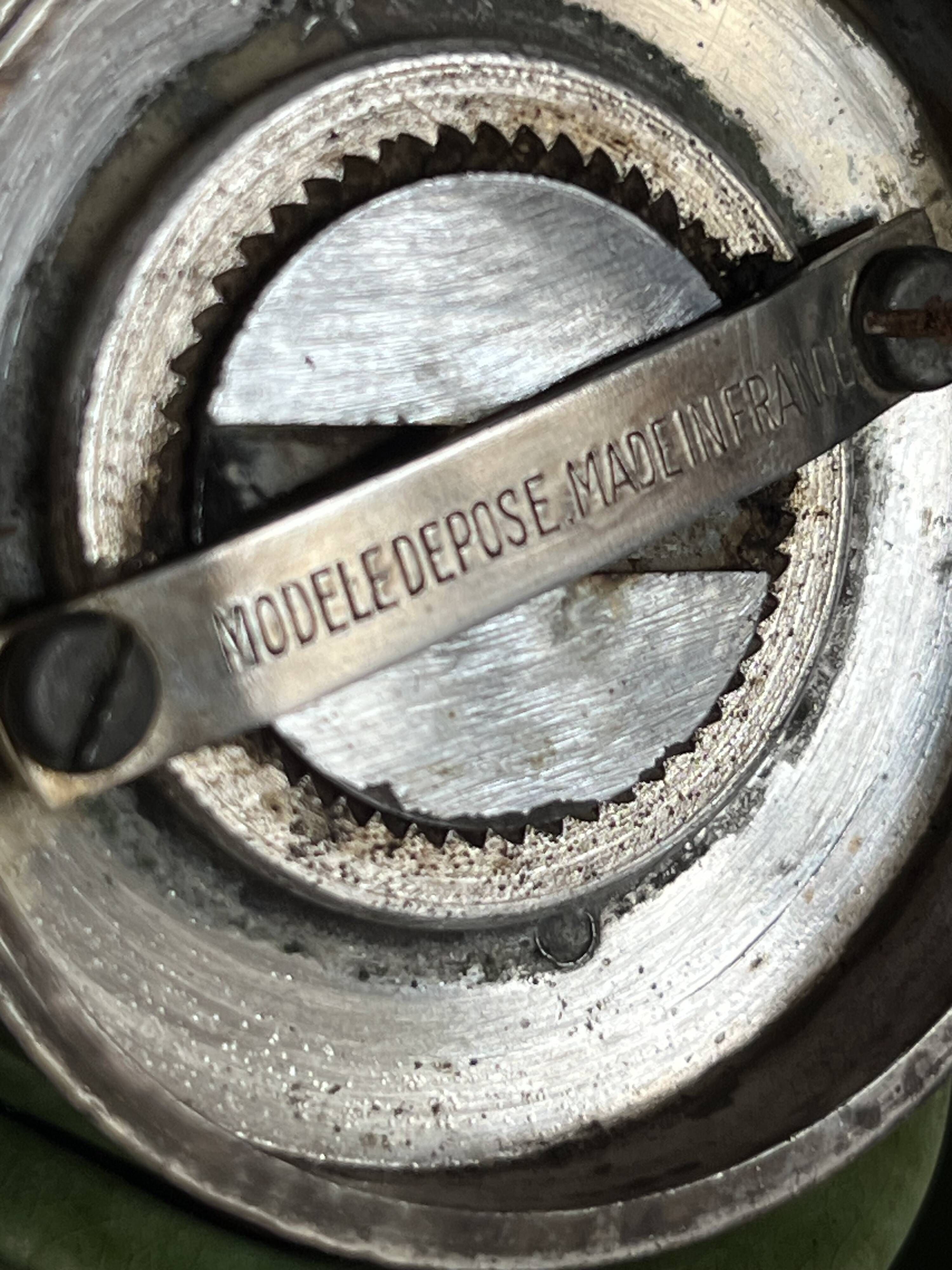 Space Age pepper mill from 1960 in silver-plated metal, 1970.