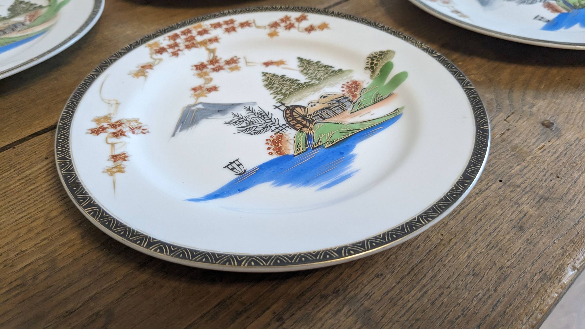 Ancienne assiette en porcelaine de Chine Hayasi Kutani