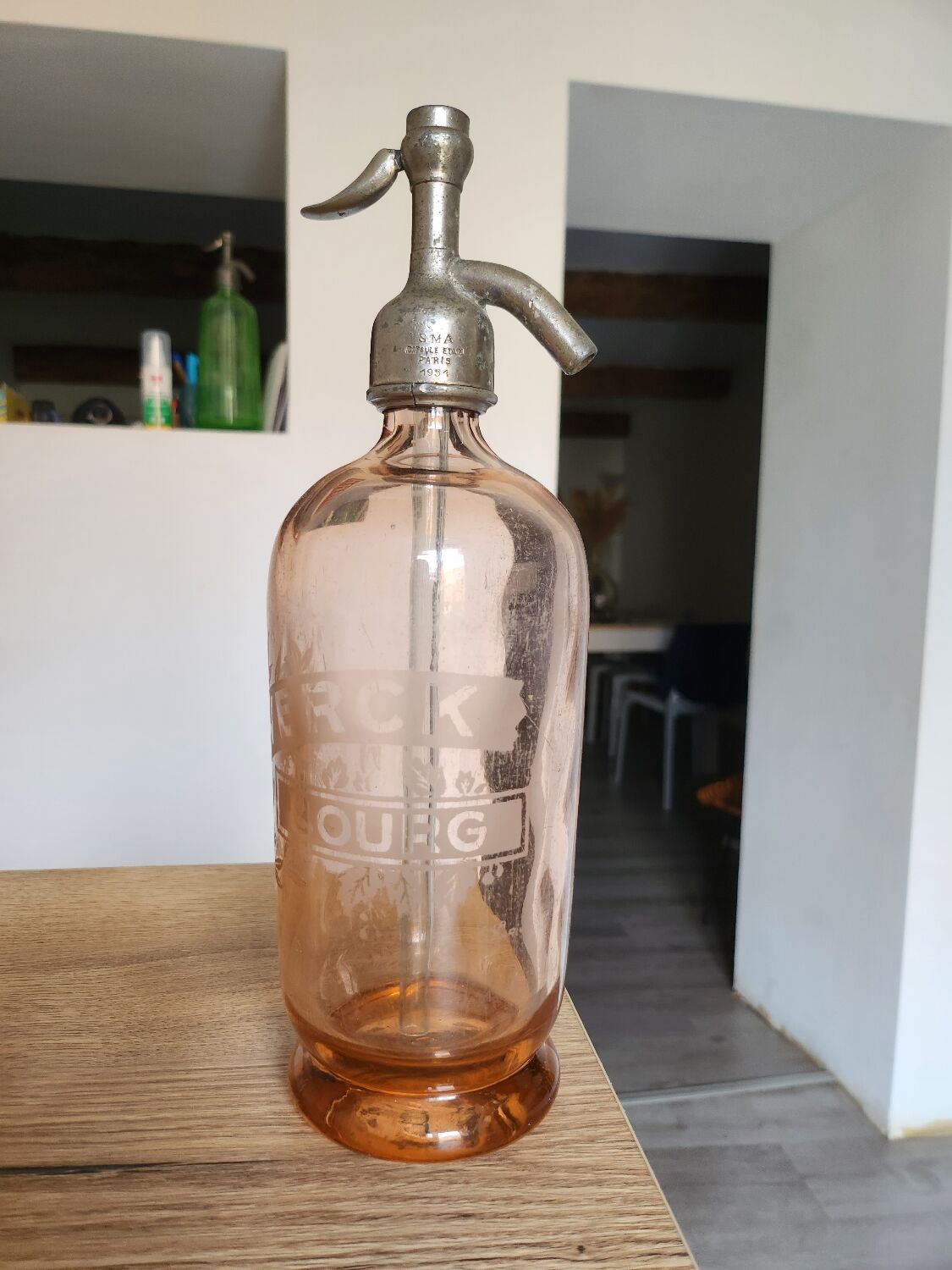 Siphon bottle water from Selz