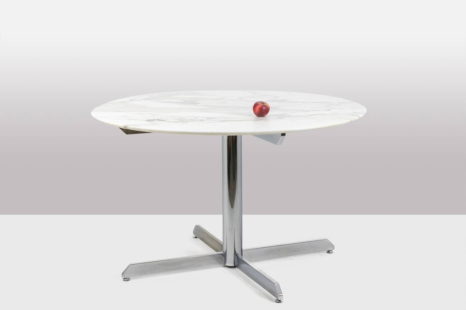 Florence Knoll for Knoll. Marble and chrome metal table. Circa 1960. LS58341208U
