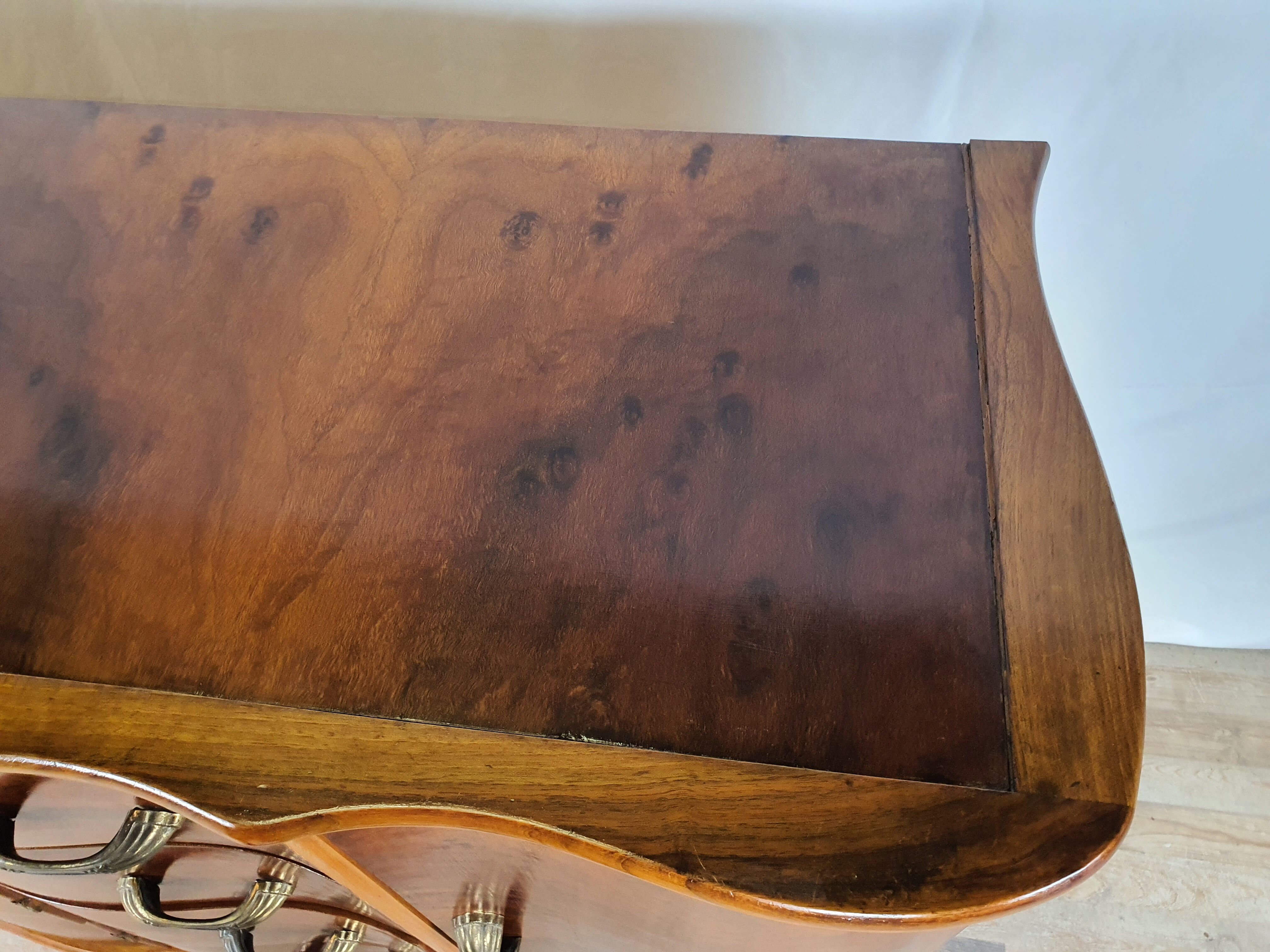 Art Decò Sideboard in Walnut