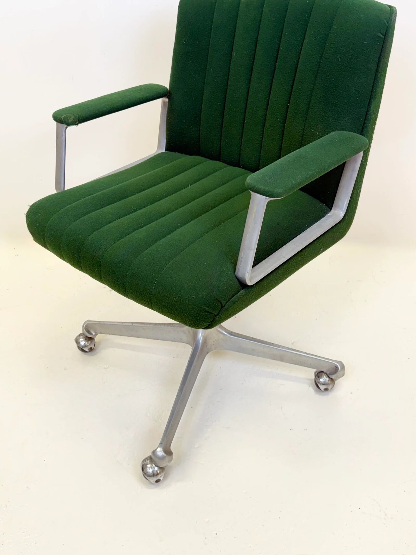 Chaise P125 – Osvaldo Borsani (Tecno), 1960s