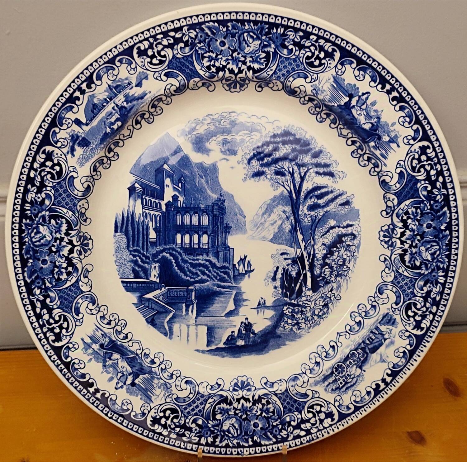 Large Round Dish - Cambridge - Old England