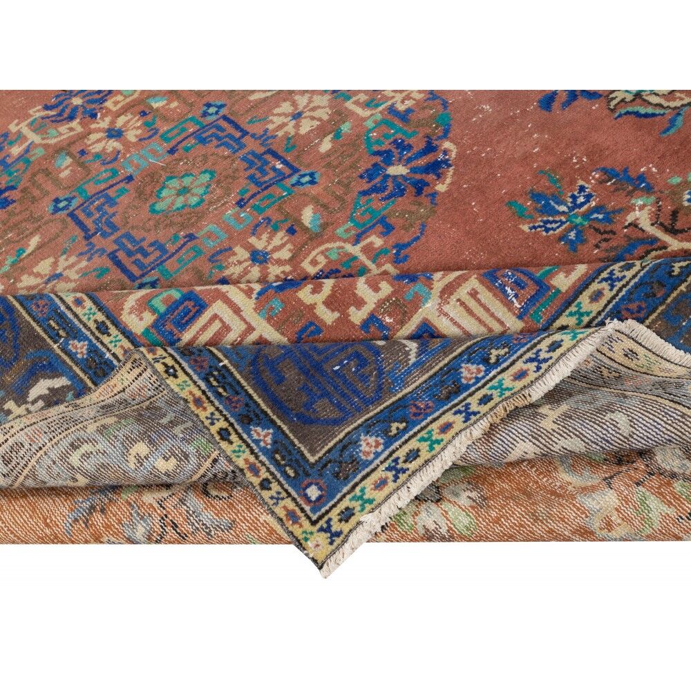 Hand-Knotted Vintage Turkish Red Area Rug. Traditional Wool Carpet for Home Decor