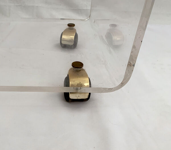 Bar, desserte en plexiglass