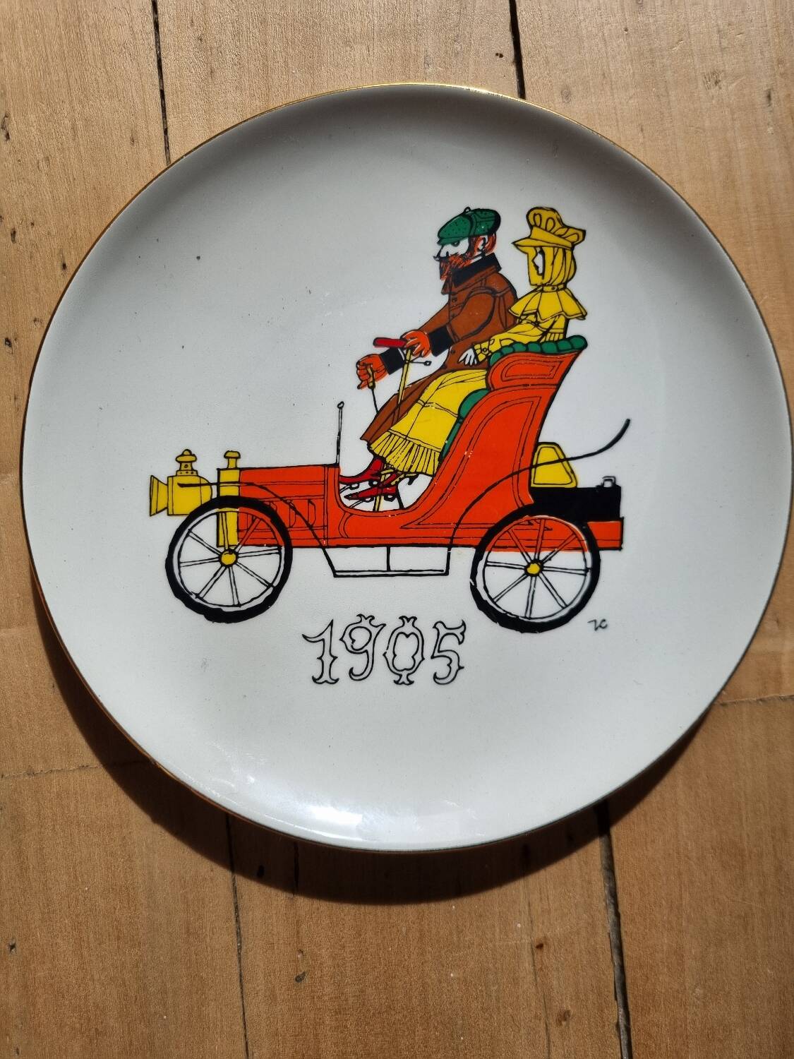 Dessert plates and their Gien earthenware dish illustrated by J. Charmoz automobile theme