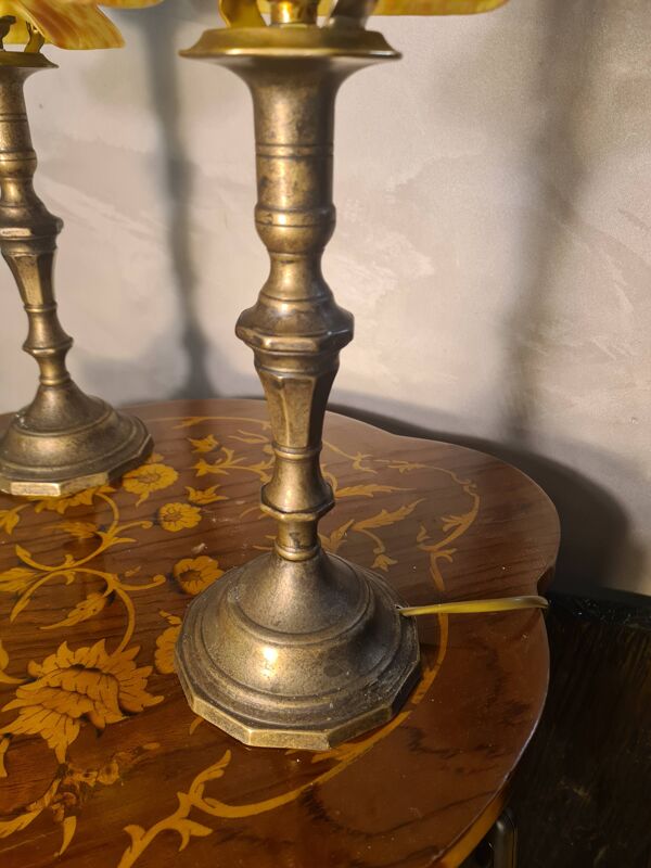 Paire de lampes de chevet Art déco en laiton et pâte de verre jaune, 1930