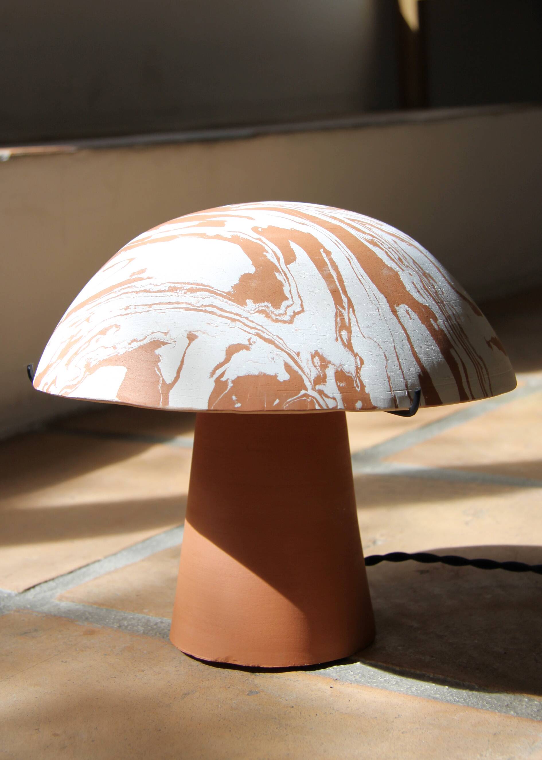 Lamp made of mixed clays