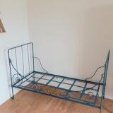 Wrought iron child bench bed
