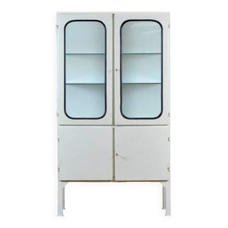 Armoire à pharmacie vintage, années 1970