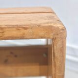 Banc en bois de pin de Charlotte Perriand pour Les Arcs