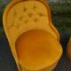 Paire de fauteuils cabriolet moutarde